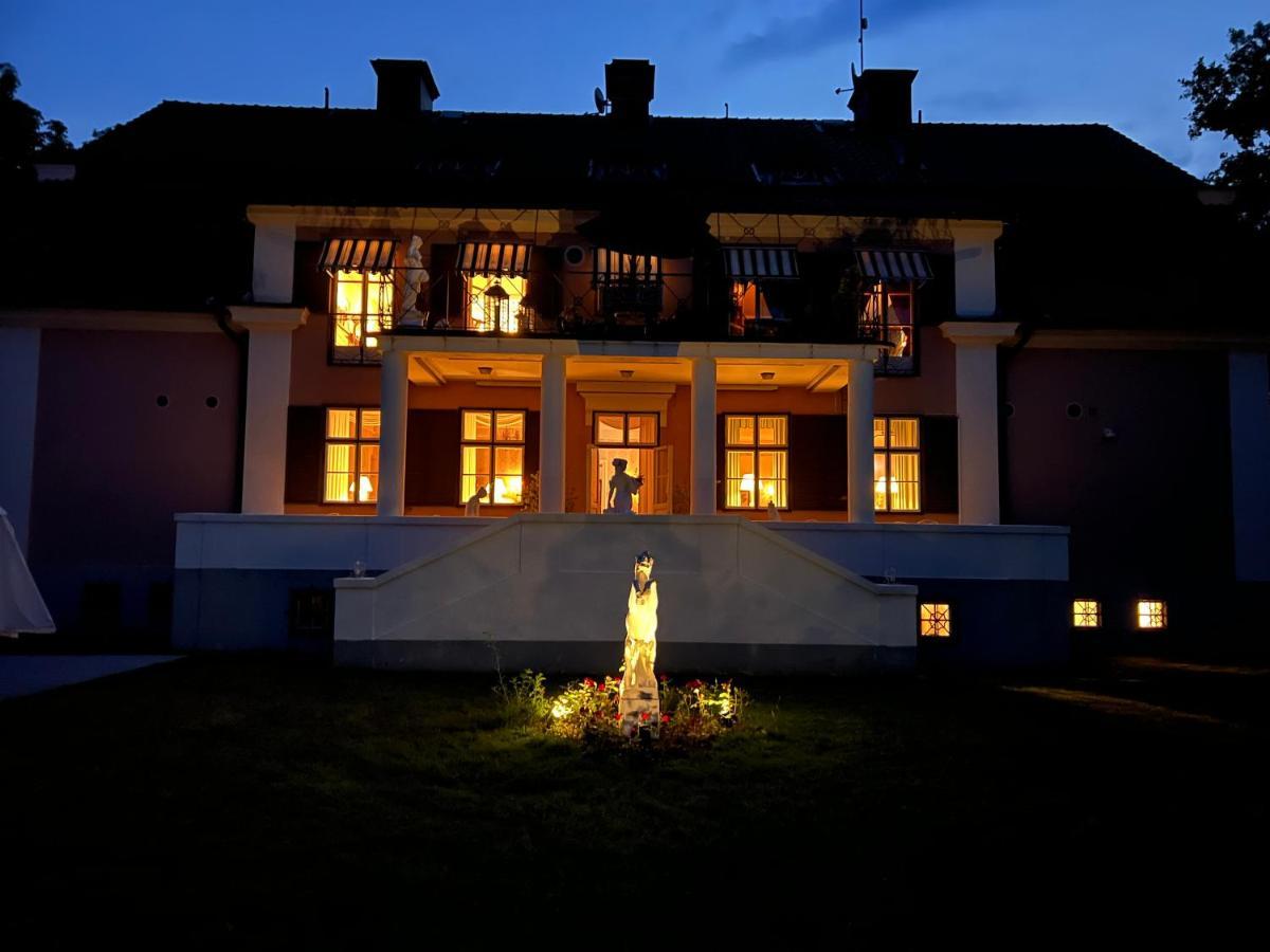 Herrgards Hotell Gyllene Haesten Västervik Exteriér fotografie